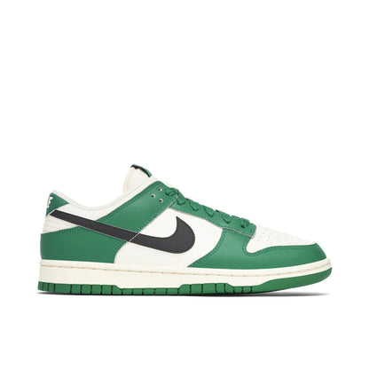 NIKE DUNK LOW SE &