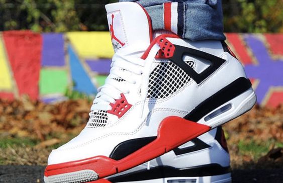 AIR JORDAN 4 RETRO &