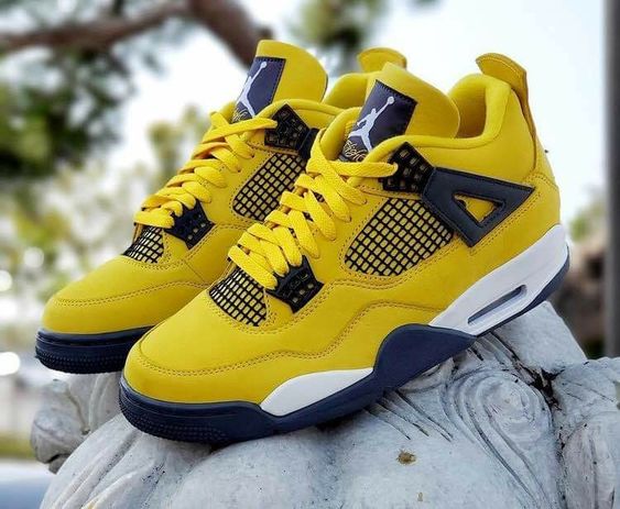 AIR JORDAN 4 ‘LIGHTNING’