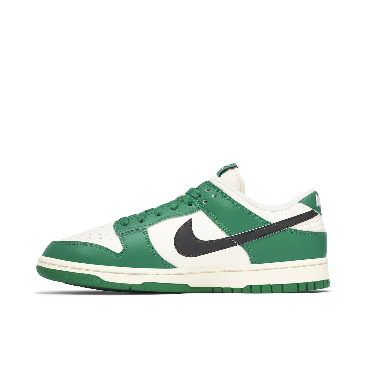 NIKE DUNK LOW SE &