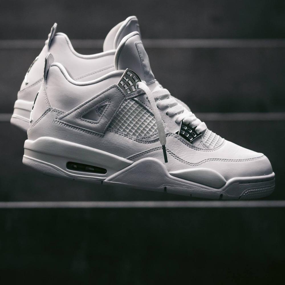 AIR JORDAN 4 RETRO &