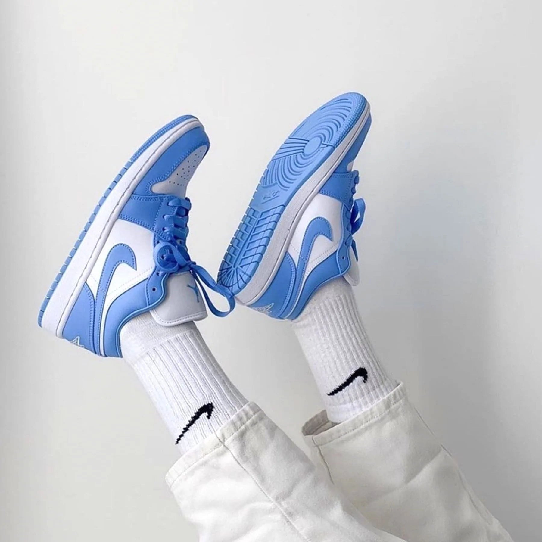 AIR JORDAN 1 LOW WMNS &