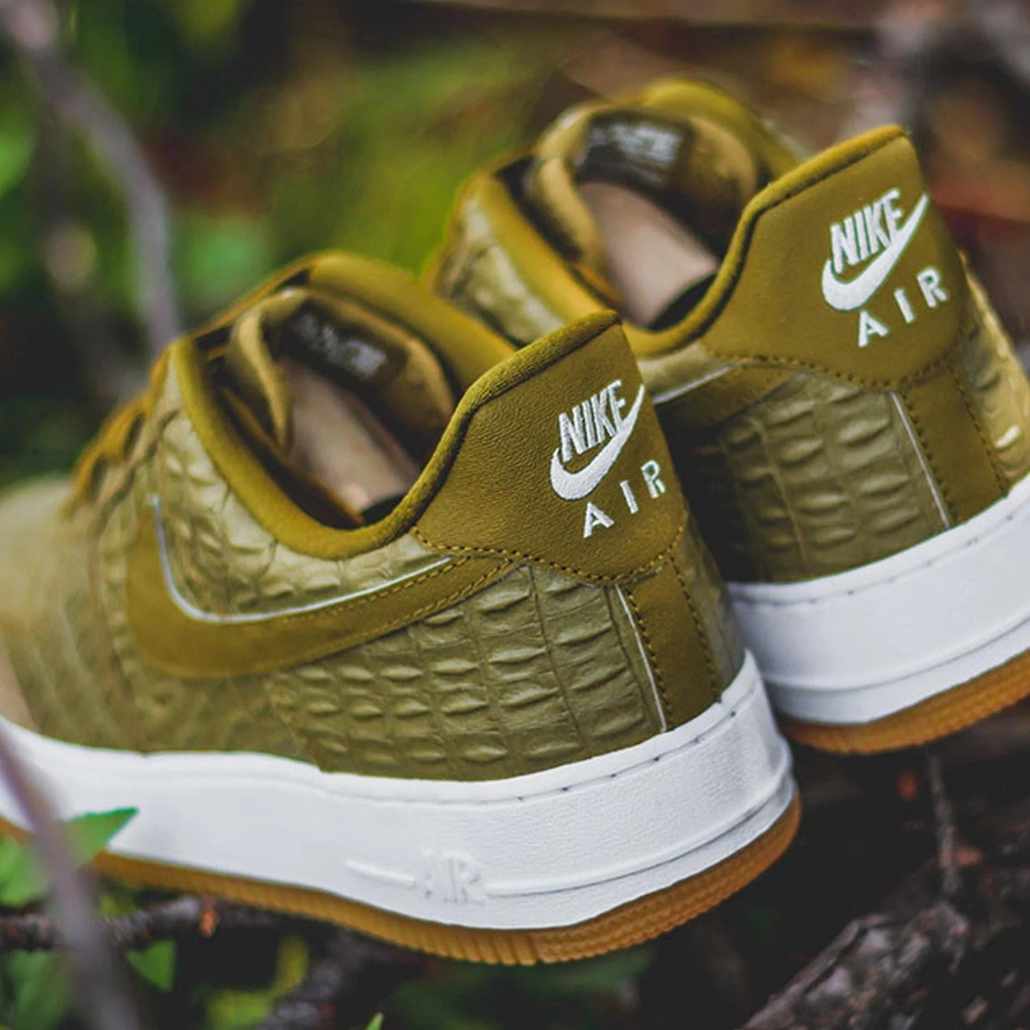 NIKE AIR FORCE 1 LOW &