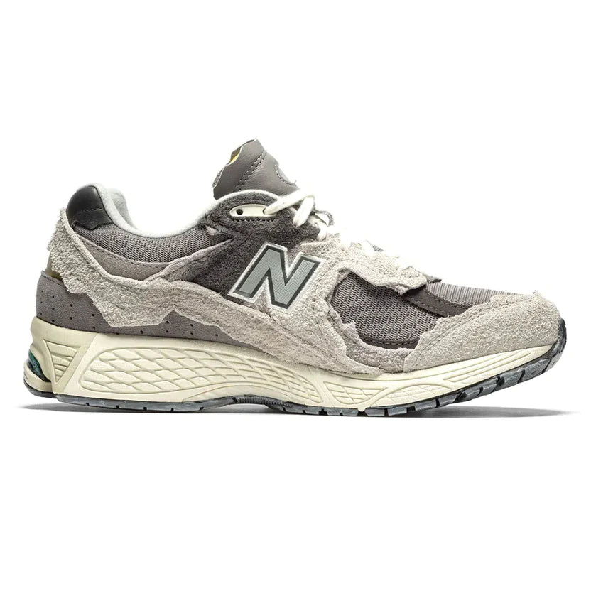 NEW BALANCE 2002R &