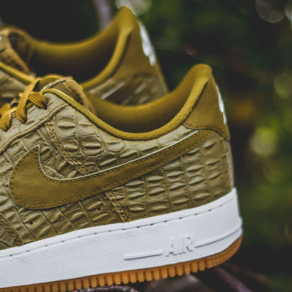 NIKE AIR FORCE 1 LOW &