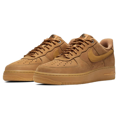 NIKE AIR FORCE 1 LOW &