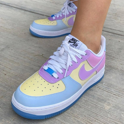 NIKE AIR FORCE 1 &