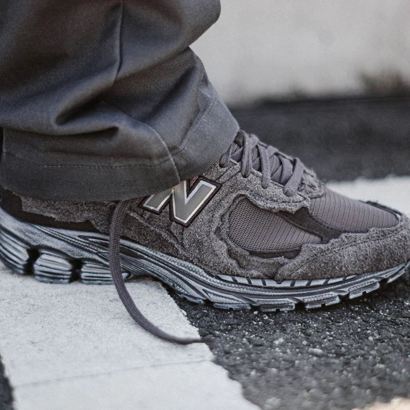 NEW BALANCE 2002R &