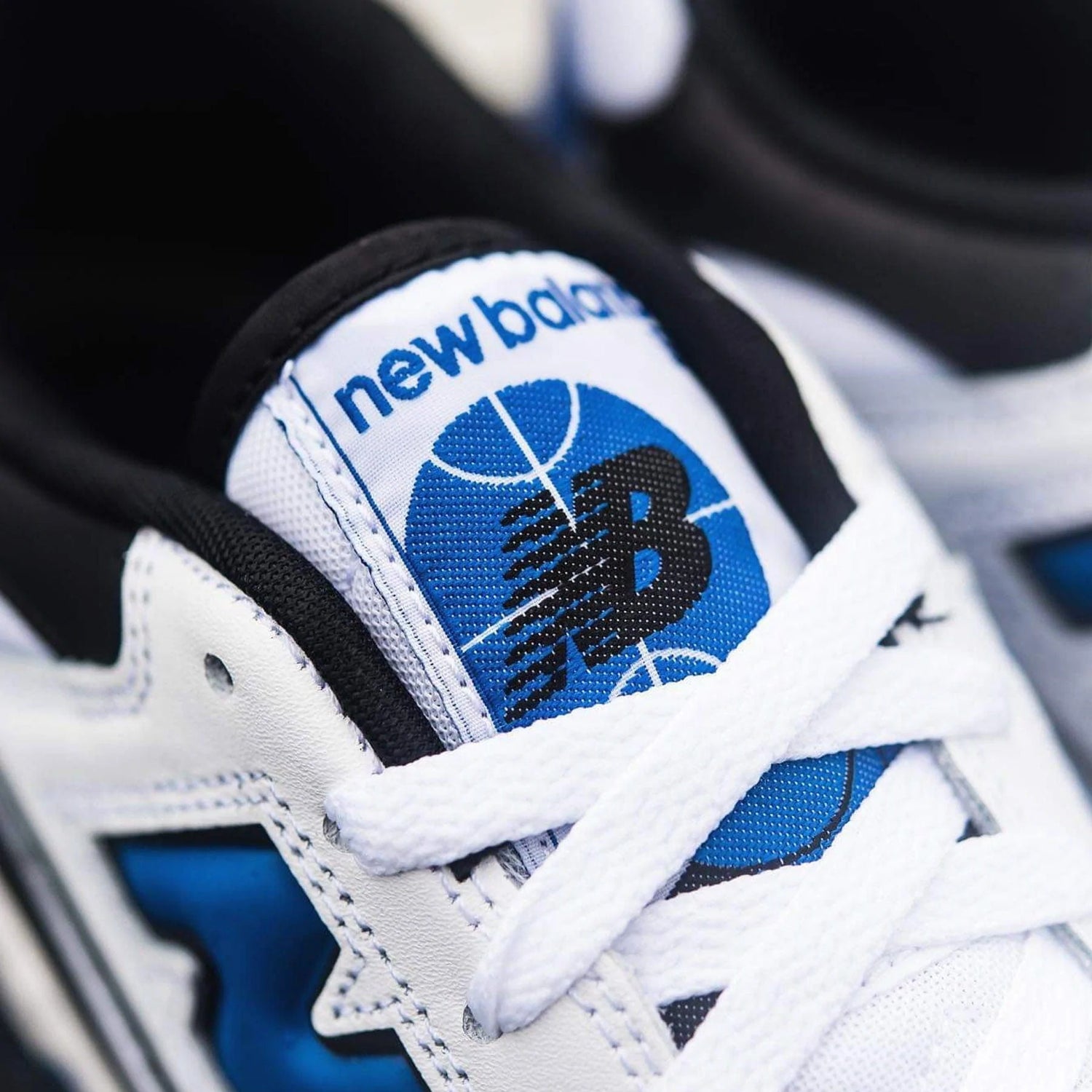 NEW BALANCE 550 &