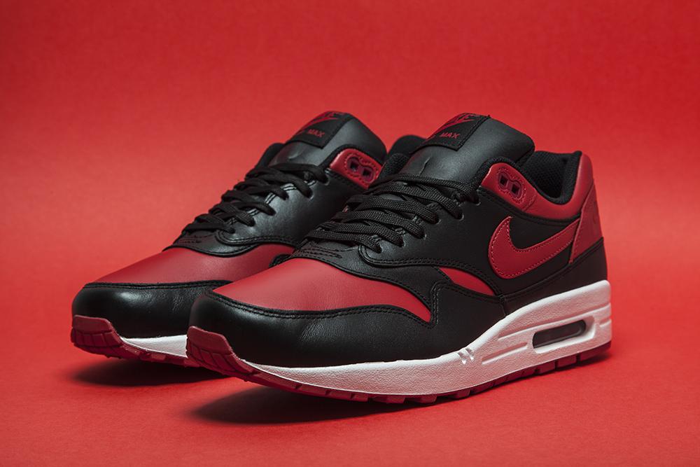 NIKE AIR MAX 1 PREMIUM &