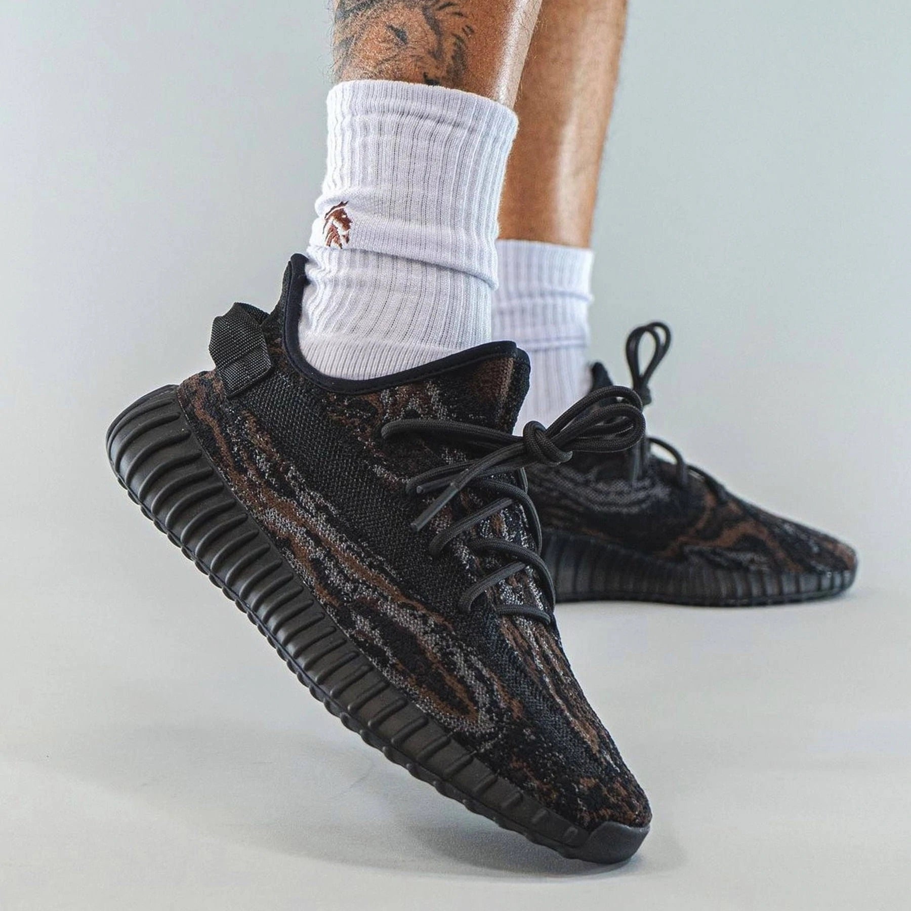 ADIDAS YEEZY BOOST 350 V2 &