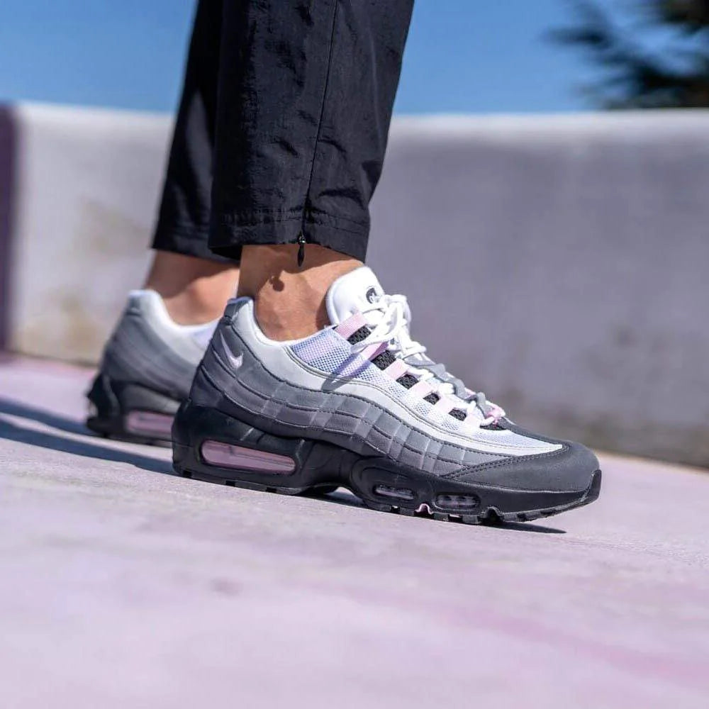 NIKE AIR MAX 95 &