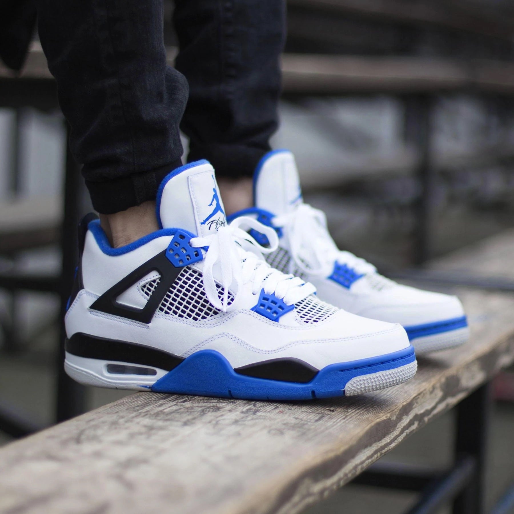 AIR JORDAN 4 RETRO &