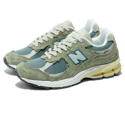 NEW BALANCE 2002R &